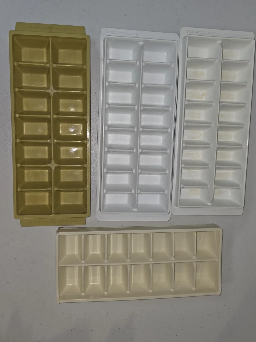 Vintage GE  Hotpoint Plastic Ice Cube Trays White/ Beige/Harvest Gold 4 Assorted